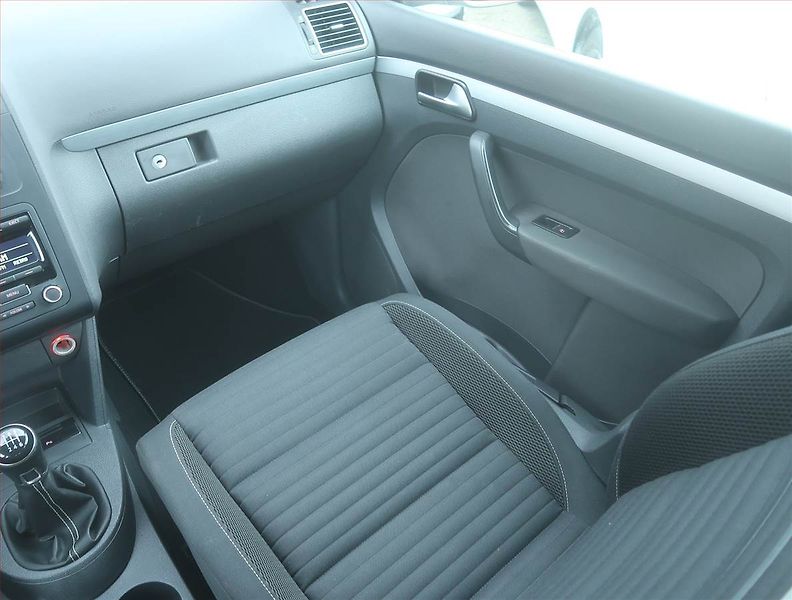 Volkswagen Touran (2014) Cross 1.6 TDI, Tempomat - fotka 8 z 15
