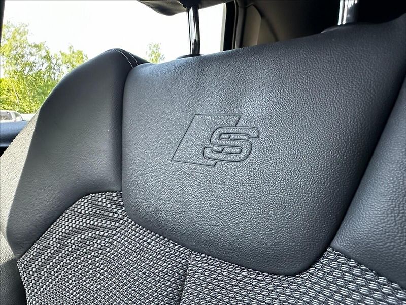 Audi Q5 2,0 TFSi 270kW-VIRTUAL-S Line - fotka 45 z 48