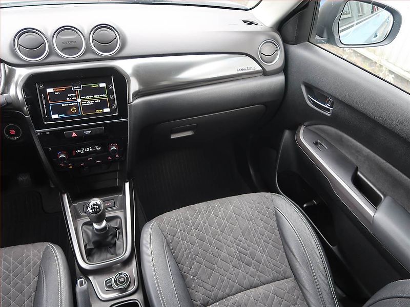 Suzuki Vitara (2023) Elegance 1.4 BoosterJet - fotka 8 z 18