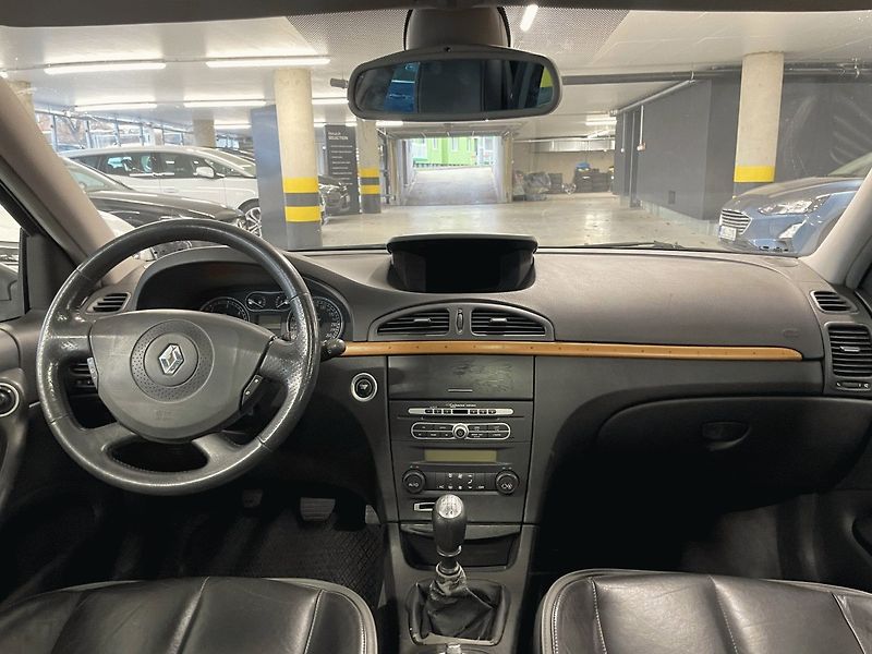 Renault Laguna (2006) 2.0 dCi, 127kW, Initiale Paris - fotka 5 z 6