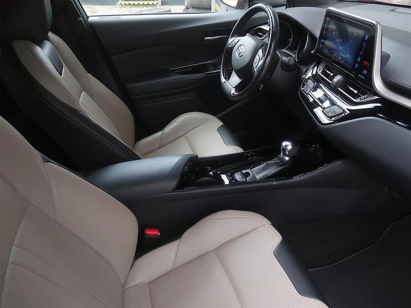 Toyota C-HR (2018) 1.8 Hybrid - fotka 9 z 16