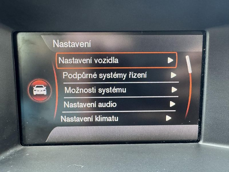 Volvo XC60 D4 AWD MOMENTUM - fotka 33 z 43