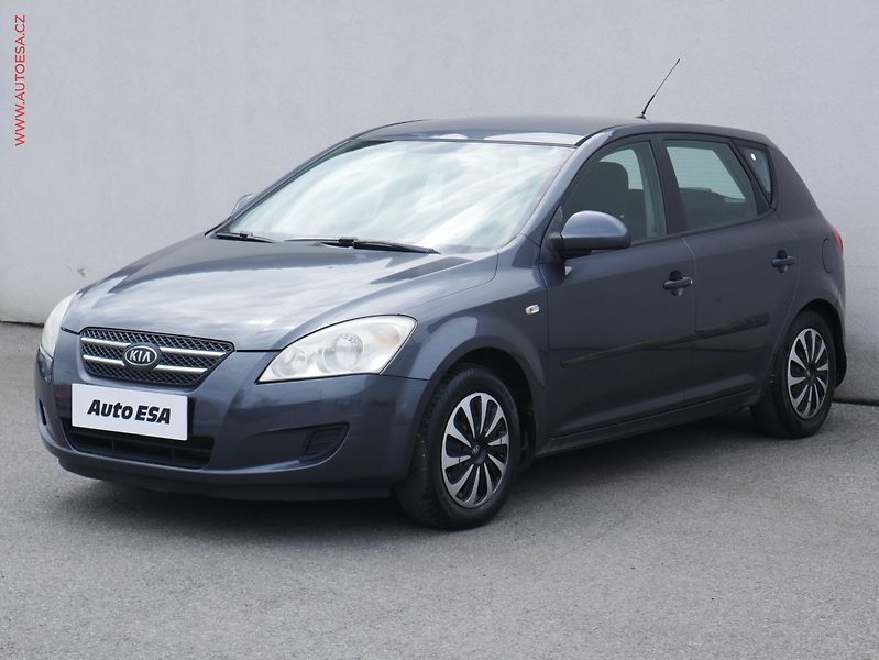 Kia Ceed (2007) 1.4 CVVT, ČR - fotka 3 z 15