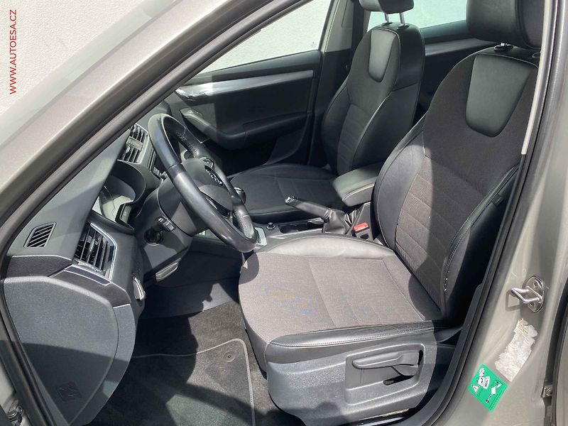 Škoda Octavia (2013) 2.0 TDi, Elegance - fotka 9 z 17