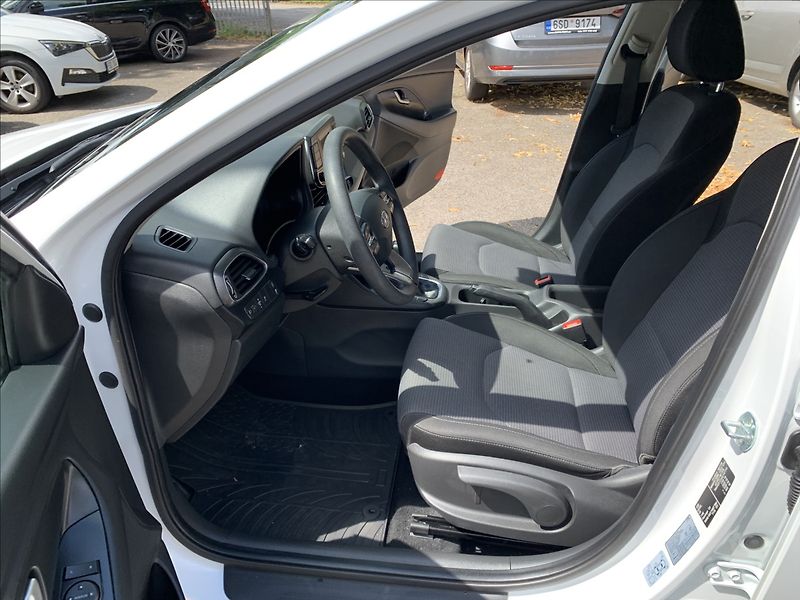 Hyundai i30 1,5 i,ČR,SERVISKA,1.MAJ - fotka 13 z 20