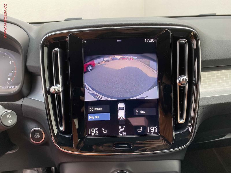 Volvo XC40 (2022) 1.5i, ČR, AT, LED - fotka 17 z 19