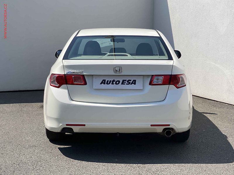 Honda Accord (2010) 2.0 i-VTEC, Comfort, výhřev - fotka 5 z 16