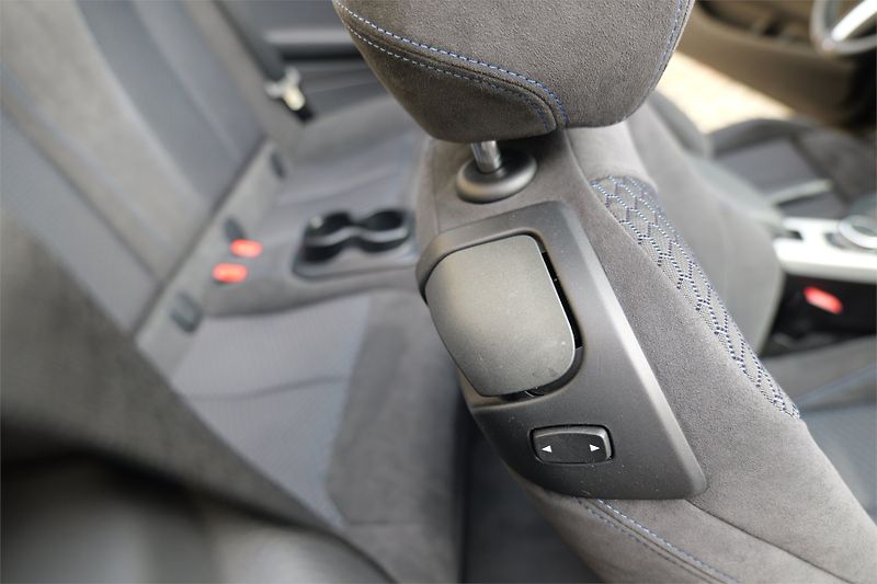 BMW Řada 2 228i Cabrio M-Sport H&K Kamera - fotka 17 z 33