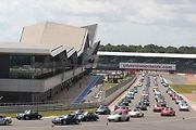 Na okruhu v Silverstone se ukázalo 1 208 vozů Porsche 911.