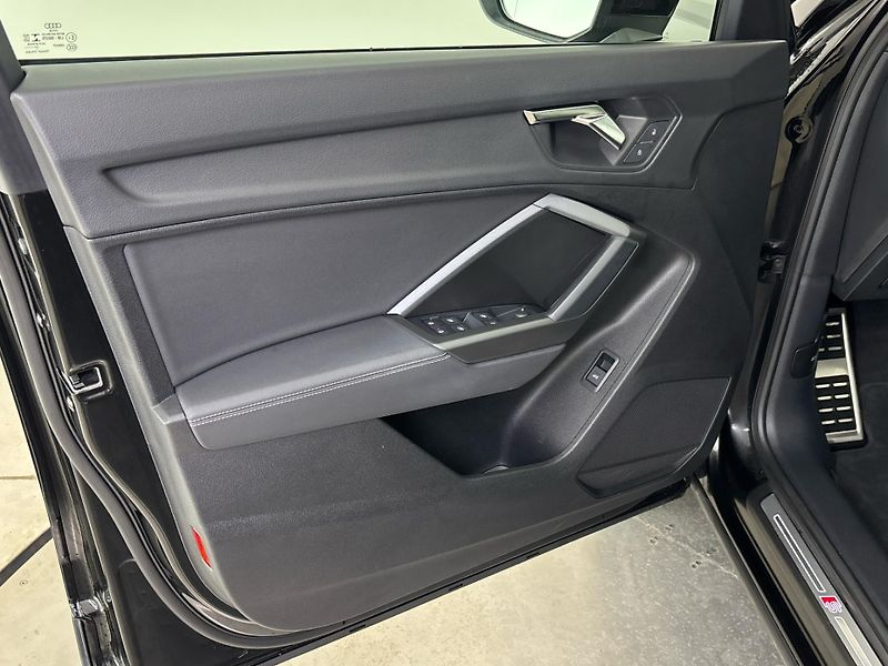 Audi Q3 SUV 0 - fotka 13 z 26