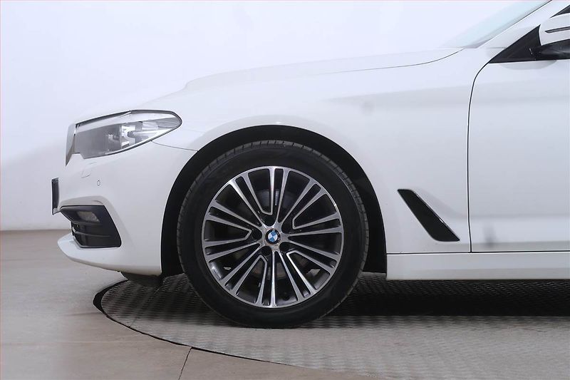 BMW Řada 5 (2017) 520d, Serv.kniha, Kůže, Navi - fotka 14 z 23