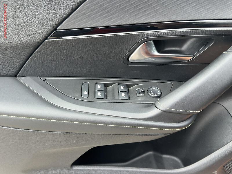 Peugeot 2008 (2021) 1.2PT, 1.maj,ČR, GT Line, LED - fotka 12 z 22