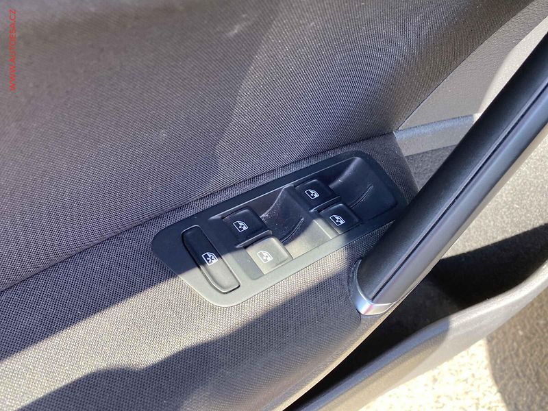 Volkswagen Golf (2019) 1.5 TSi, IQ Drive, DSG, navi - fotka 13 z 17