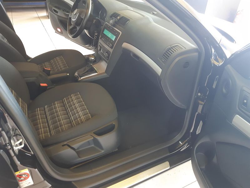 Škoda Octavia 1.4 TSI DSG DIGIKLIMA vhř.sed  - fotka 21 z 24