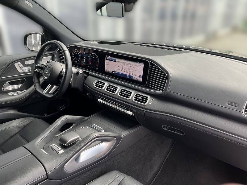 Mercedes-Benz GLE 300 d 4MATIC AMG Line Night - fotka 15 z 18