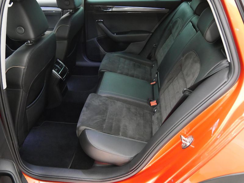 Škoda Superb - fotka 24 z 25