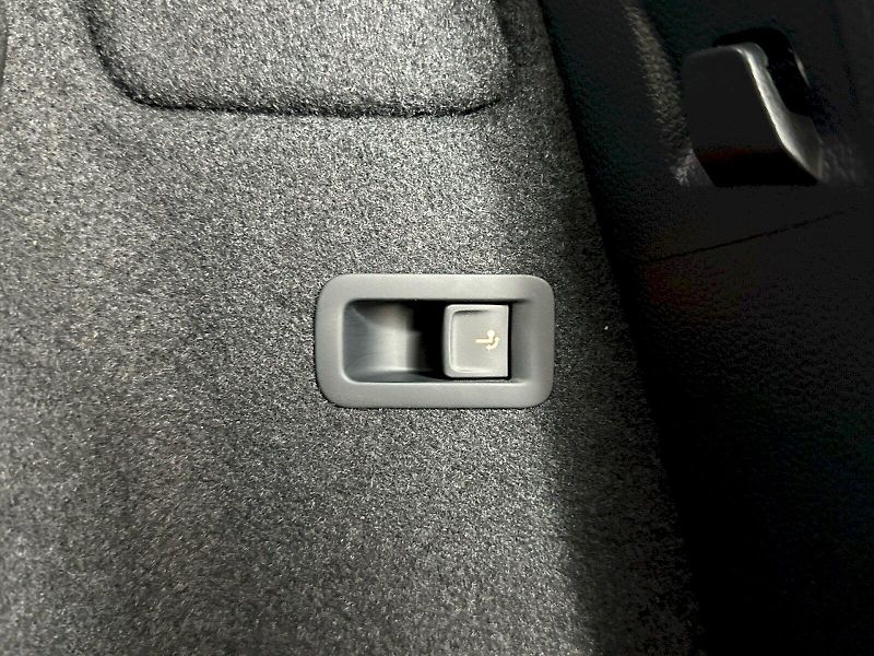 Škoda Karoq (2025) DSG 2.0TDI 110kW 4x4 SportLine - fotka 31 z 33