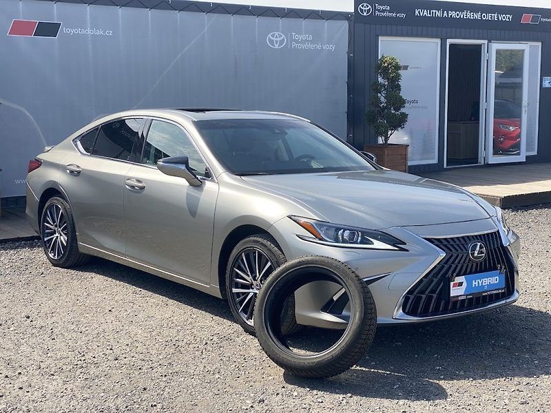 Lexus ES 300h 2.5HEV, ČR, Limited Edition - fotka 1 z 10
