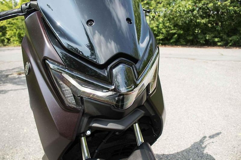 Designem se nový NMax přiblížil maxiskútrům z modelové řady Yamaha.