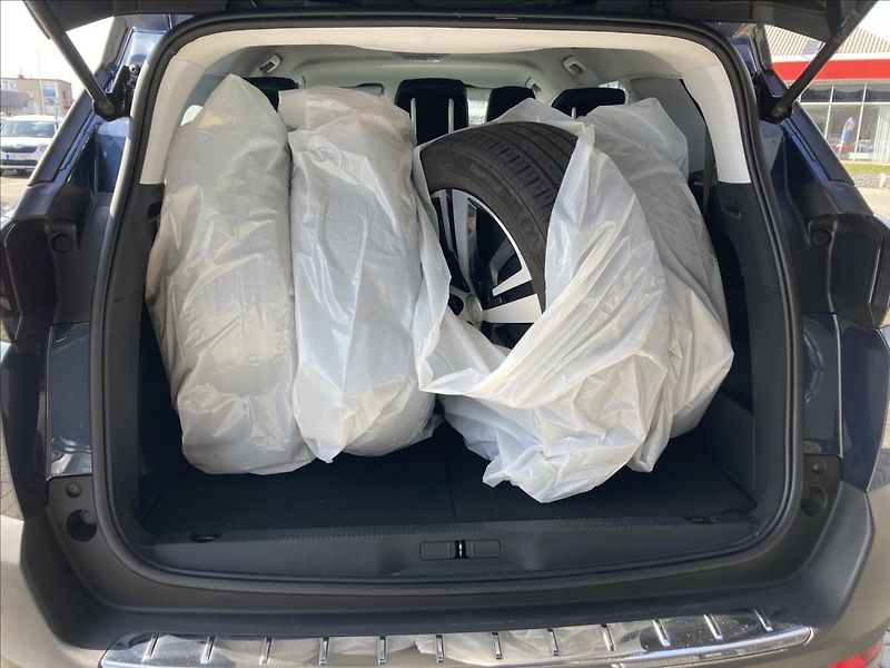 Peugeot 5008 1,5 ALLURE  BlueHDi 130 S&S MA - fotka 5 z 25