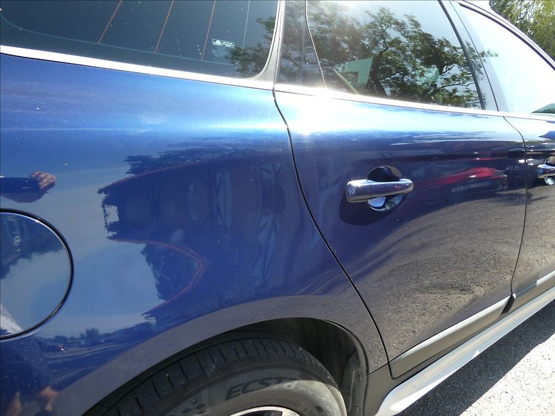 Volvo XC60 2,4 D5 Ocean Race AWD 158kW - fotka 13 z 51