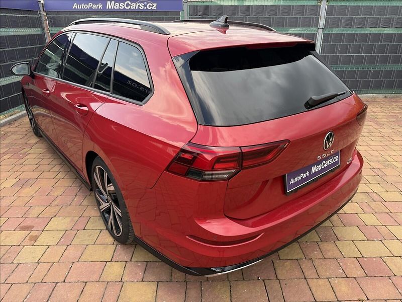 Volkswagen Golf VIII 1.5 TSI R-Line DSG - fotka 7 z 23