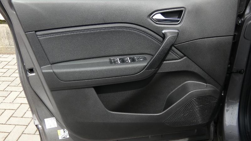 Renault Captur 1,3  TCe 140 Techno EDC - fotka 8 z 22