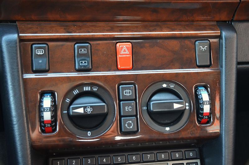 Mercedes-Benz 124 (1988) W124 300 CE 132kW AUTOMAT - fotka 28 z 39