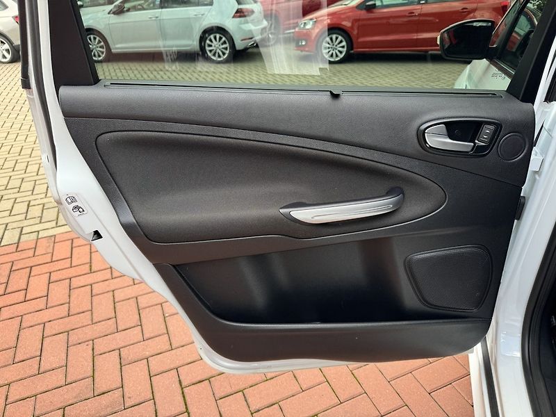 Ford S-MAX (2010) 2.0TDCi Digi Klima Tempomat - fotka 24 z 47