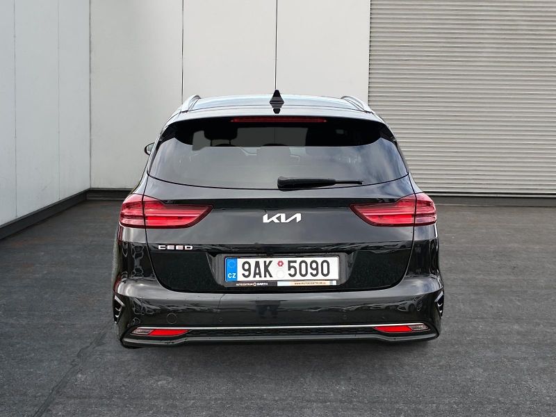 Kia Ceed (2022) TOP 1.5T-GDI 117kW DPH CZ - fotka 5 z 11