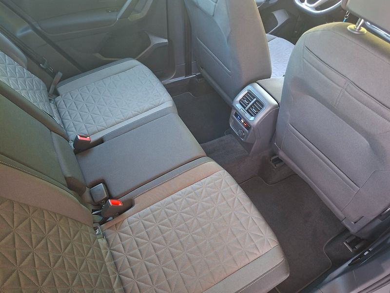 Volkswagen Tiguan (2022) 2.0TDI 110kW DSG LIFE - fotka 31 z 50