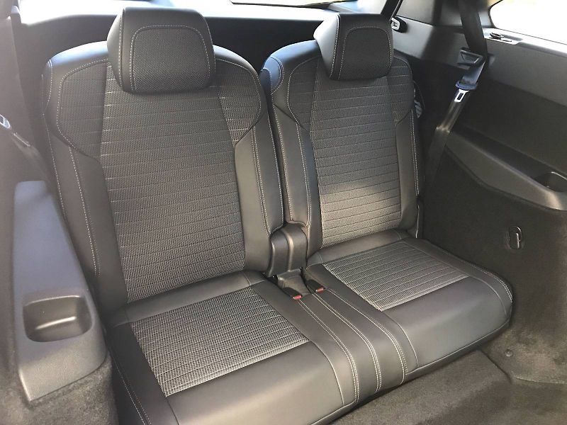 Peugeot 5008 (2025) ALLURE Hybrid e-DCS6 1,2 - fotka 12 z 12
