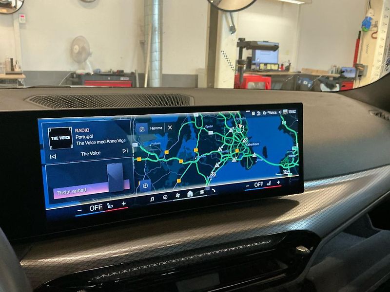 BMW Řada 3 330i xDrive Touring - fotka 9 z 17