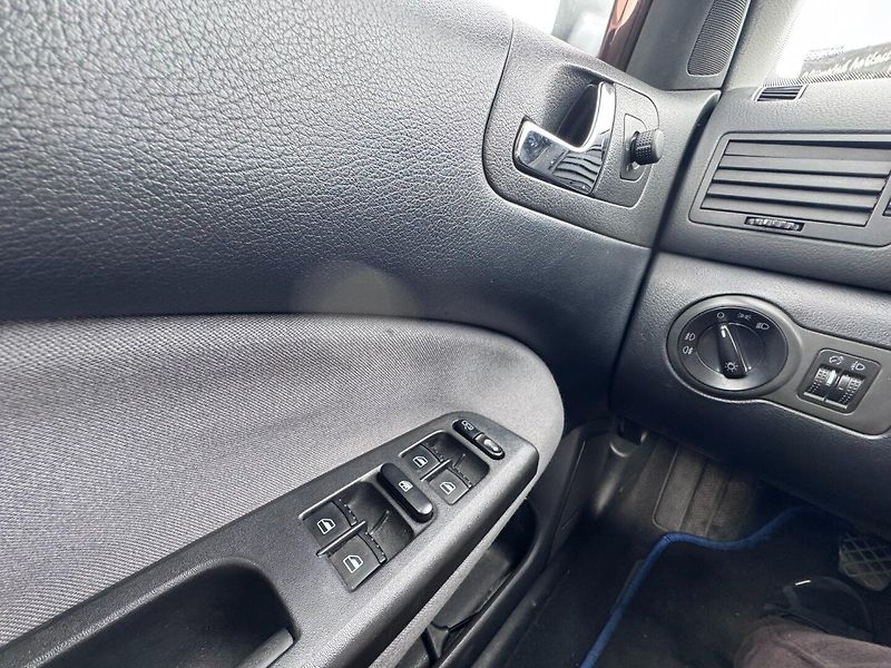 Škoda Octavia (2003) 1,6 MPI 75 KW KOLA 2. MAJ - fotka 25 z 44