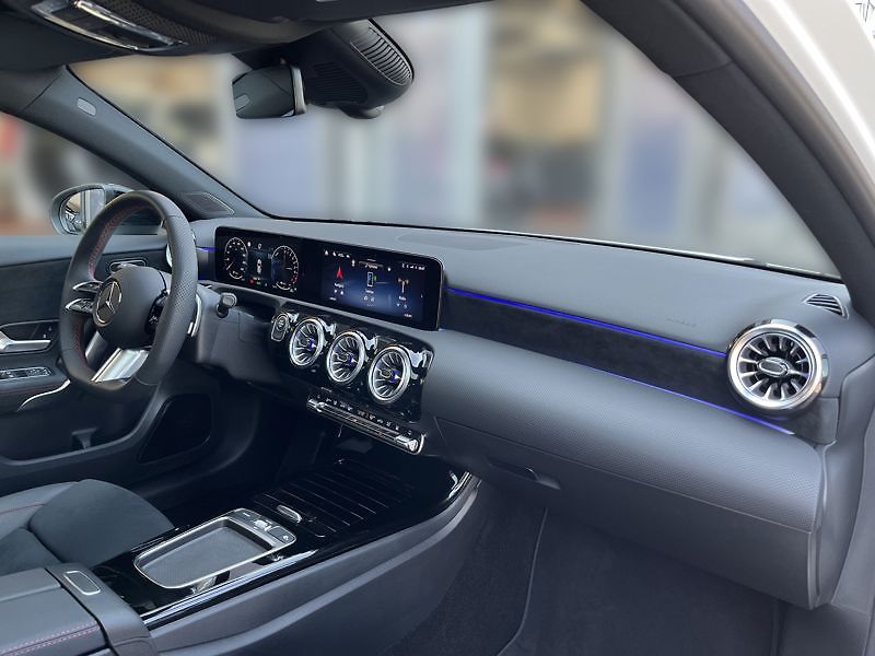 Mercedes-Benz Třídy A A-Třída 250e EQ AMG Night - fotka 15 z 18