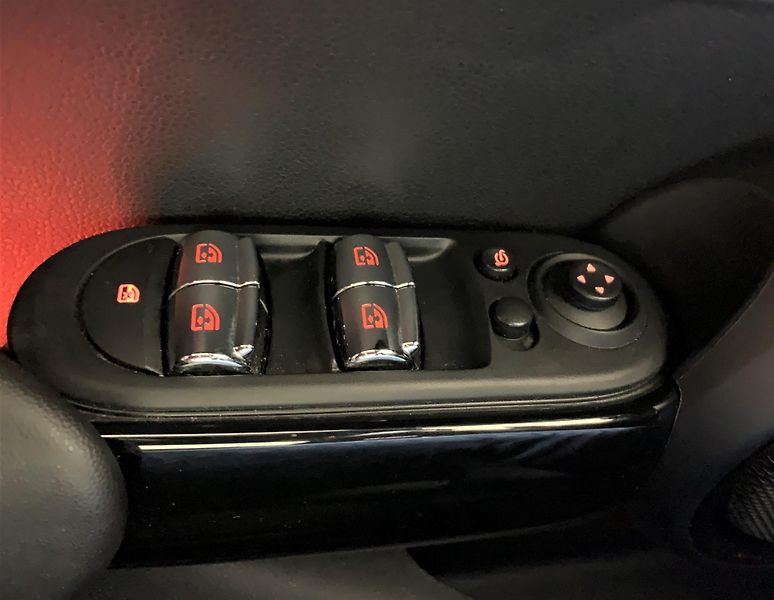 Mini Cooper 1.5T, 100 kW, ČR, LED, DPH - fotka 24 z 34