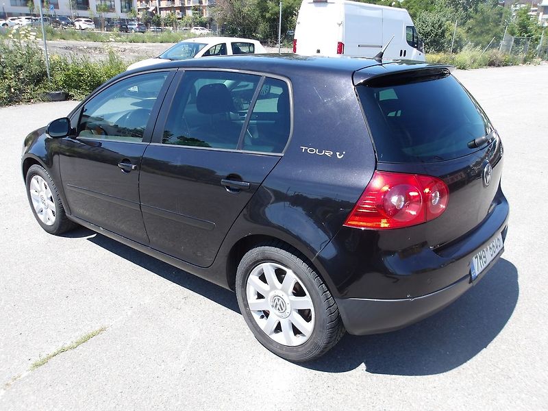 Volkswagen Golf 1,4i 16V KLIMA,VÝHŘEVY,ŠÍBR ! - fotka 7 z 26