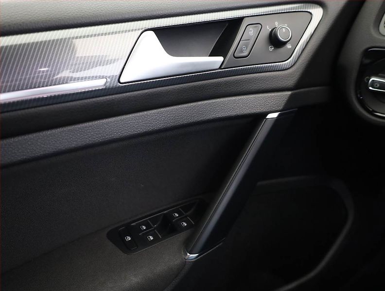 Volkswagen Golf (2019) R-Line 1.5 TSI, Serv.kniha - fotka 11 z 16