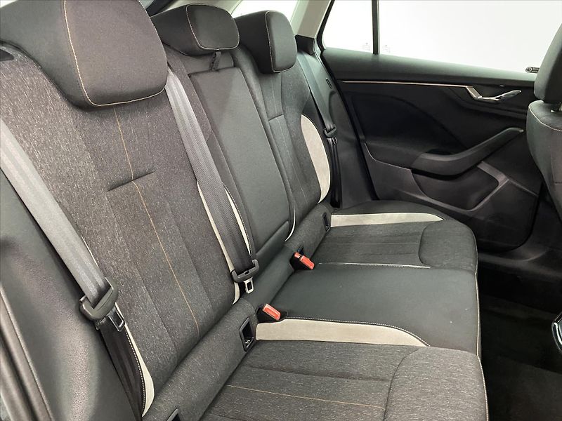 Škoda Scala 1,0 TSI 85kW DSG Top Selection - fotka 7 z 29