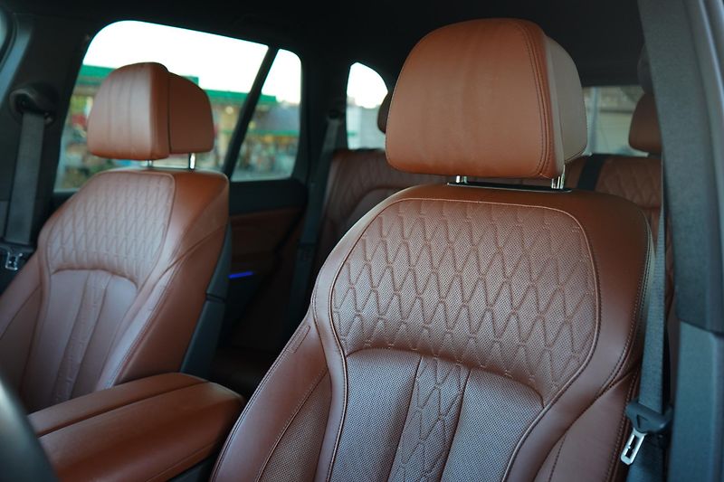 BMW X5 (2022) BMW X5 M50i - fotka 14 z 50