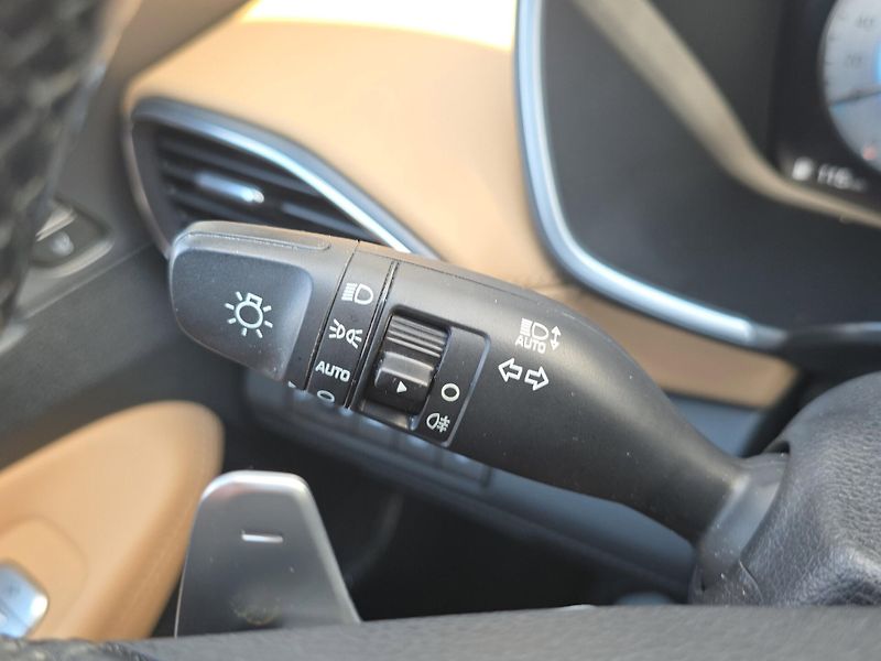 Hyundai Santa Fe (2022) LUXURY 2.2 CRDi DCT 4x4, 7 mís - fotka 28 z 30