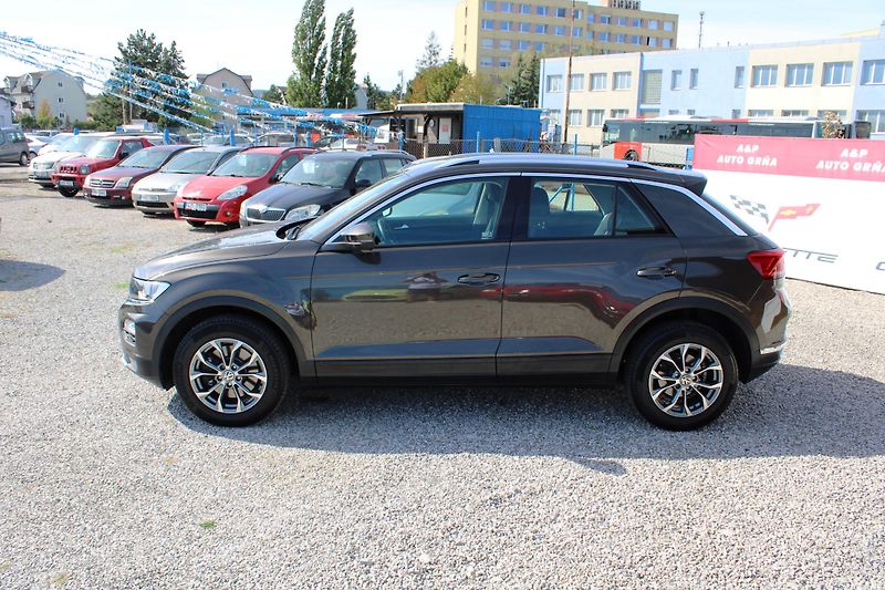 Volkswagen T-Roc (2018) 1.5 TSI KLIMA VÝHŘEV TEMPOMAT - fotka 4 z 21