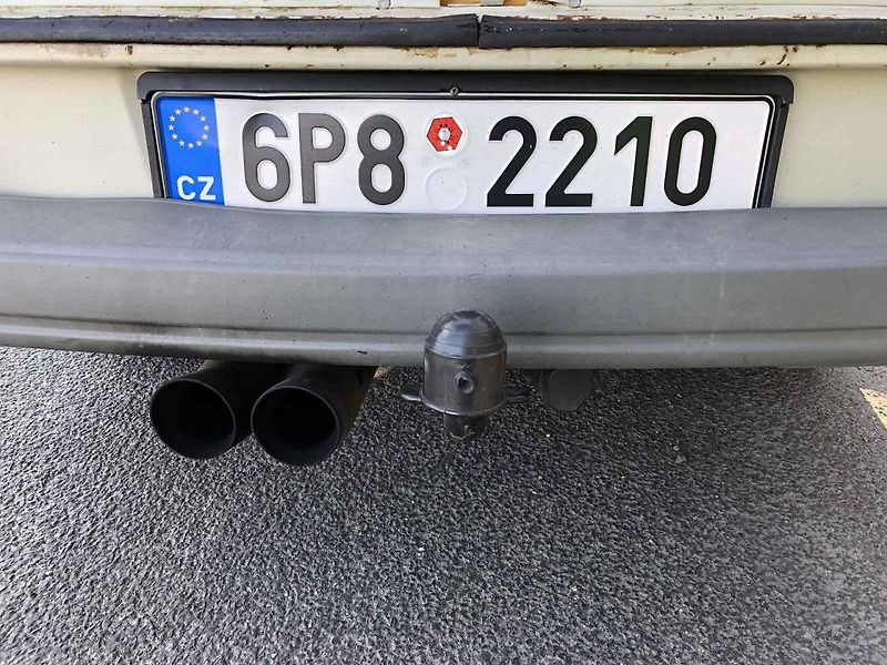 Tenhle Trabant je jeden z posledních vyrobených – únor 1990.