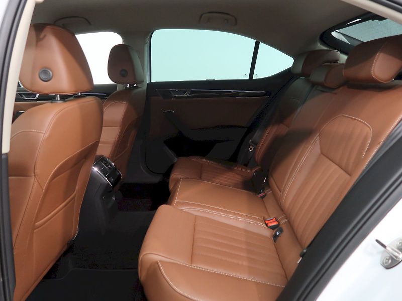Škoda Superb (2024) LAURIN&KLEMENT 2.0TDI 147KW 4x - fotka 17 z 43