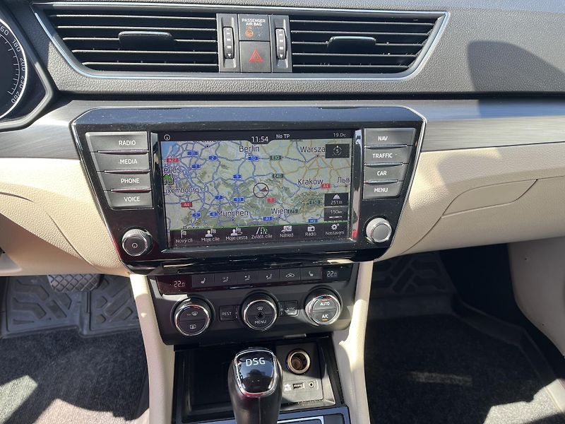 Škoda Superb 2.0 TDi DSG Style Plus - fotka 22 z 38