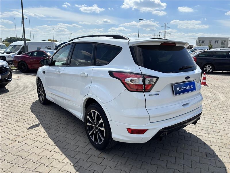 Ford Kuga 2,0 EcoBoost 170 kW ST-Line - fotka 3 z 44