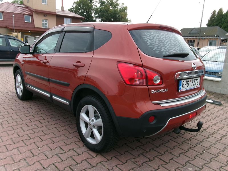 Nissan Qashqai (2007) 2,0i 4WD ALU AC TAŽNÉ BT TEMP - fotka 5 z 29