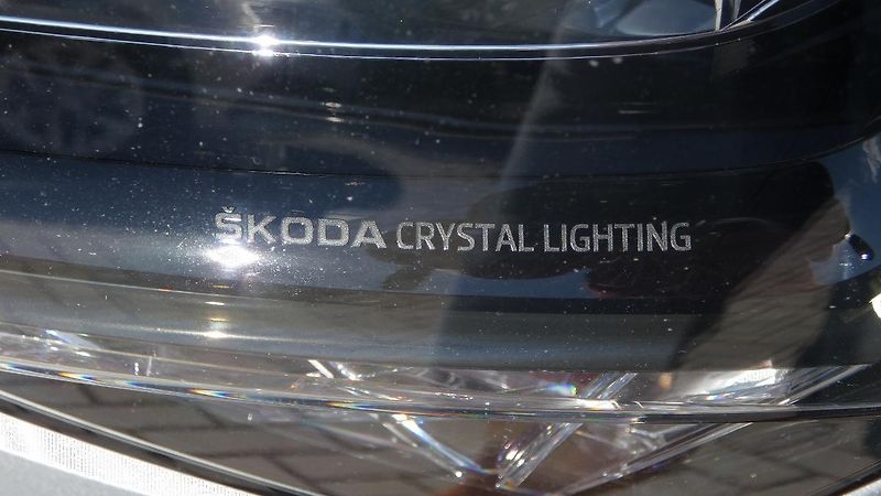 Škoda Superb Combi 2,0 TDI DSG Style - fotka 23 z 25