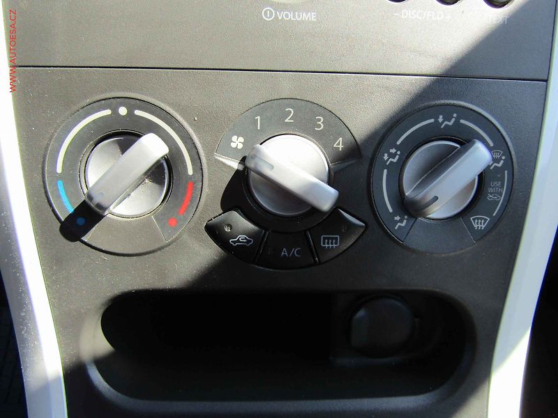 Suzuki Splash (2014) 1.0 i, ČR, AC - fotka 16 z 17