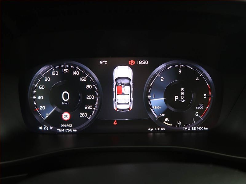 Volvo XC40 (2018) Inscription D4 AWD, 4X4 - fotka 11 z 17